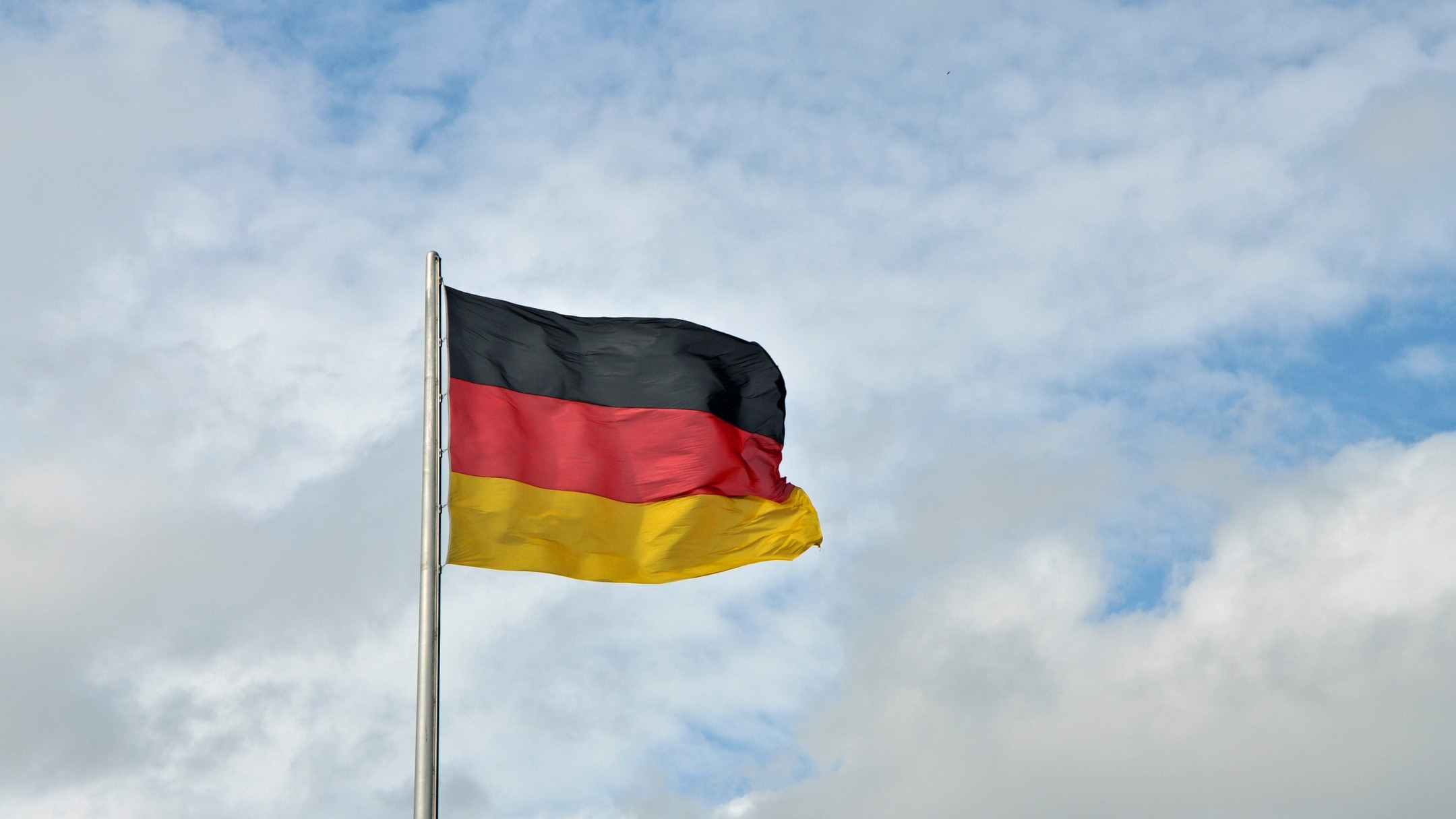 Ζητούν επαναφορά του φόρου περιουσίας λόγω ανισοτήτων μεταξύ ελάχιστου εισοδήματος και εκατομμυριούχων