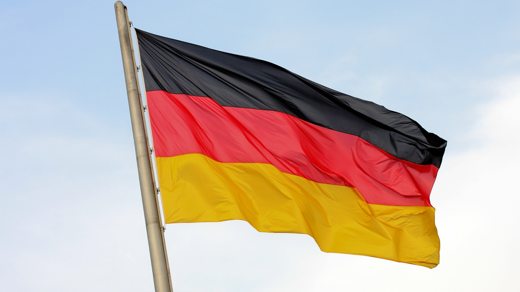 Η Γερμανία αναθεωρεί προς τα πάνω τις προβλέψεις για την οικονομία αλλά ζητάει τομές