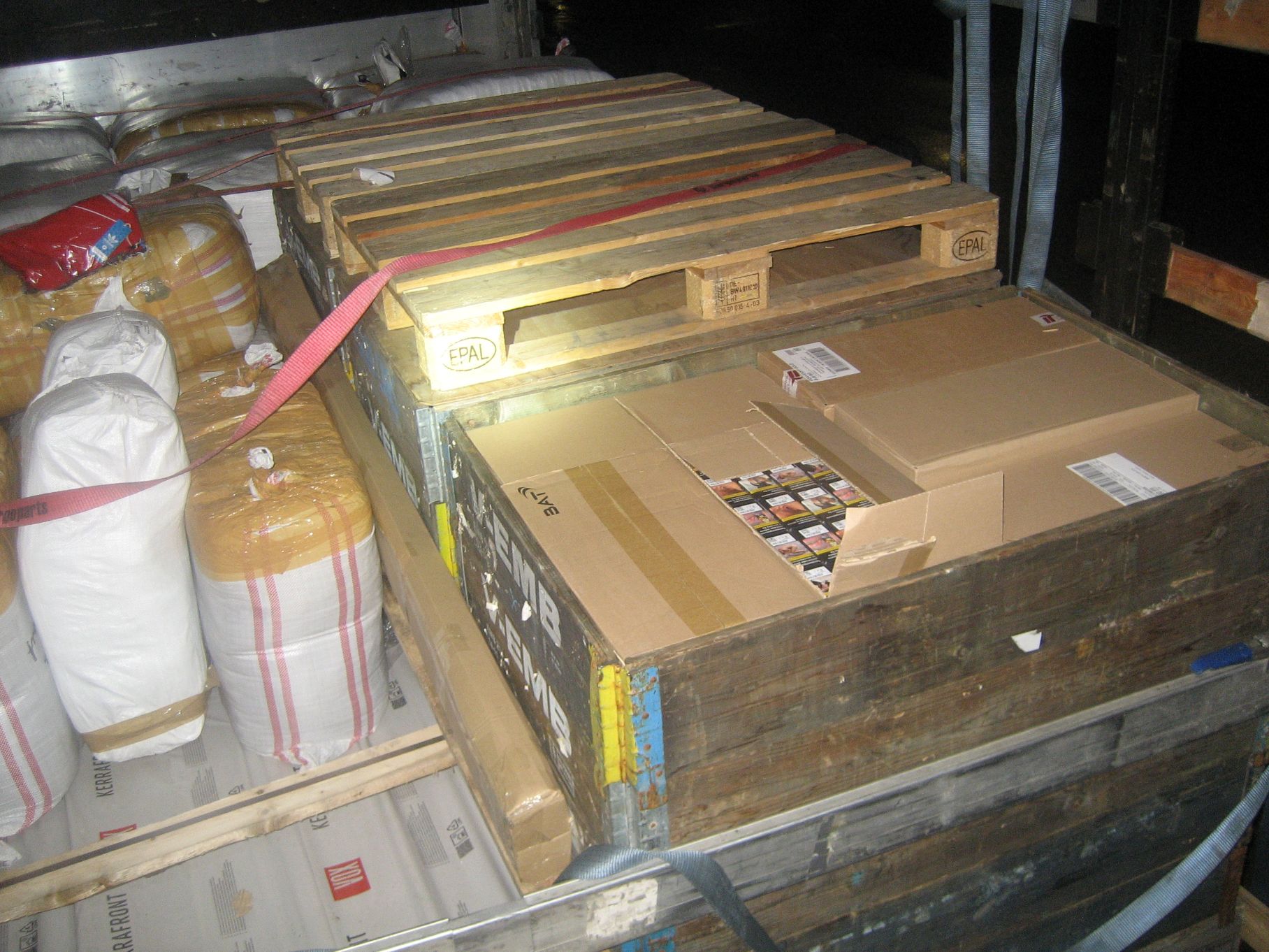 Χιλιάδες λαθραία τσιγάρα κατασχέθηκαν σε φορτίο τρένου με προορισμό Βέλγιο και Ολλανδία