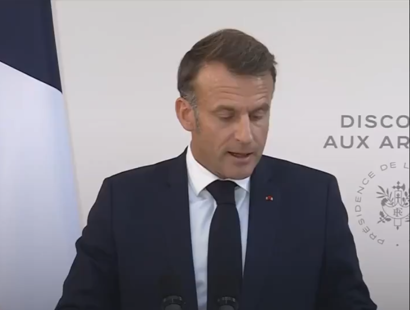 Ο Μακρόν εξετάζει το ενδεχόμενο νέας συνάντησης με τον Πούτιν για την ειρήνη στην Ουκρανία